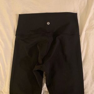 BRAND NEW Lululemon Wunder Under size 6